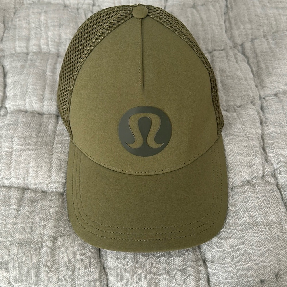 Lululemon hat, size s/m